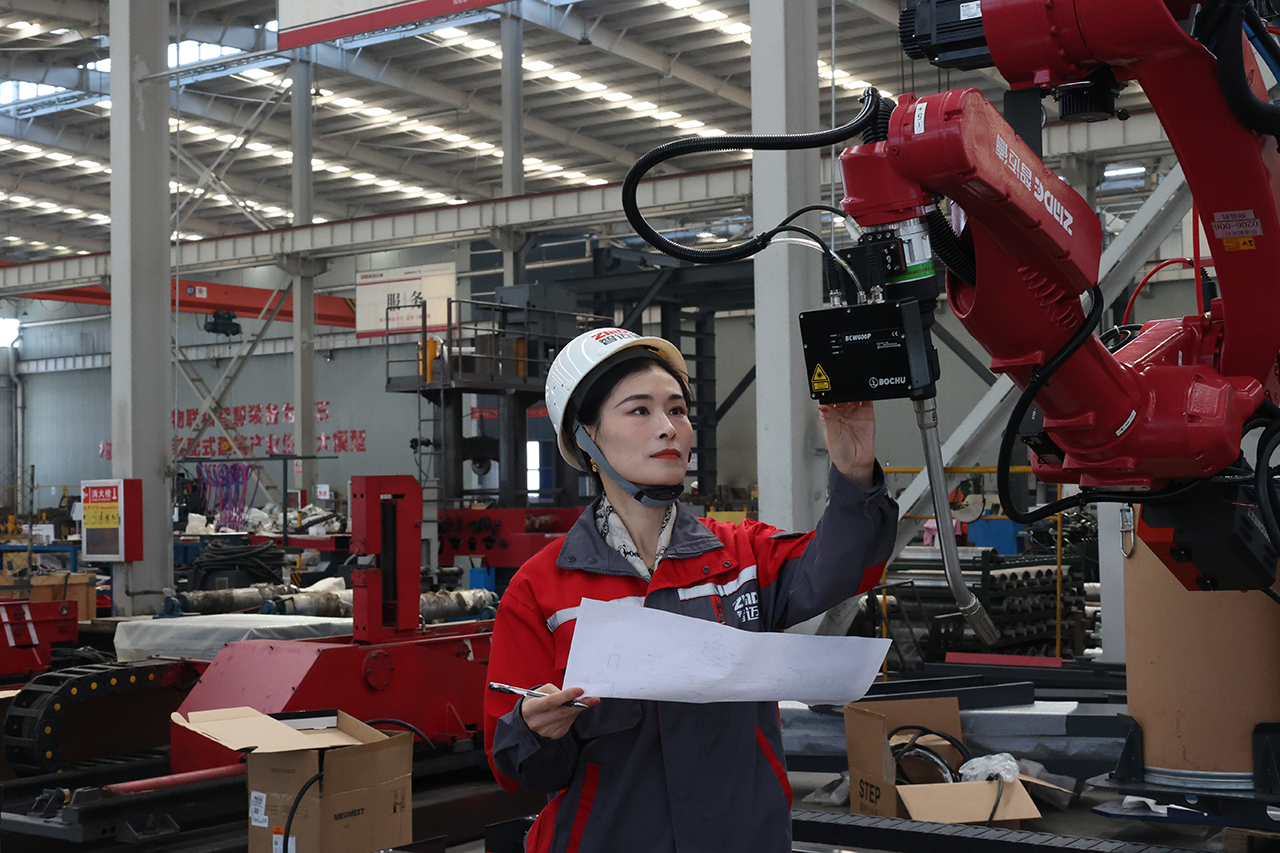 智迈德杨椿荣获“2025年度建筑钢结构行业巾帼模范